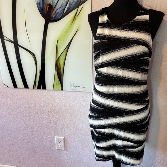 Nicole Miller Dresses & Skirts - Must bundle dress size large